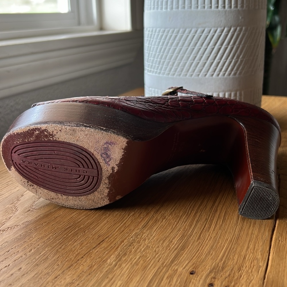Chi Mihara Embossed Leather Deep Red Platform heels Size 7 1/2 Made in Spain - Picture 10 of 12